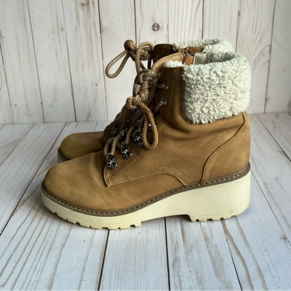 DV by DOLCE‎ VITA Cream & Tan Girls Ankle Boots Size 5
